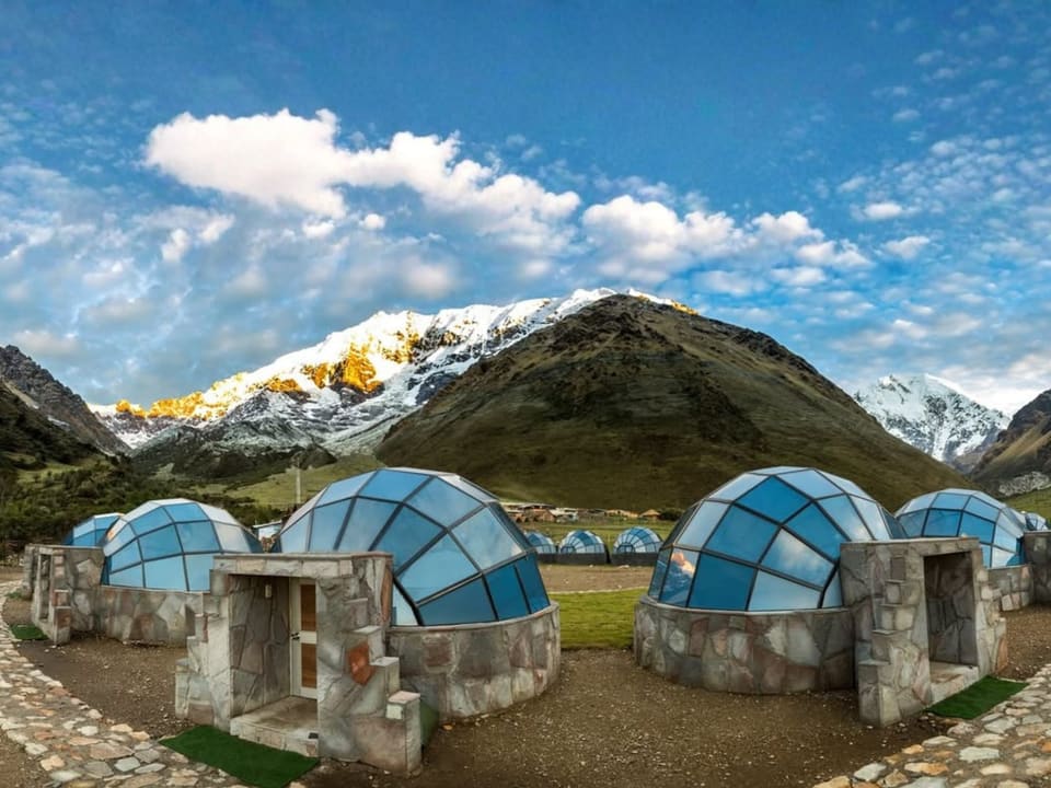 Domos transparentes no acampamento de Soraypampa