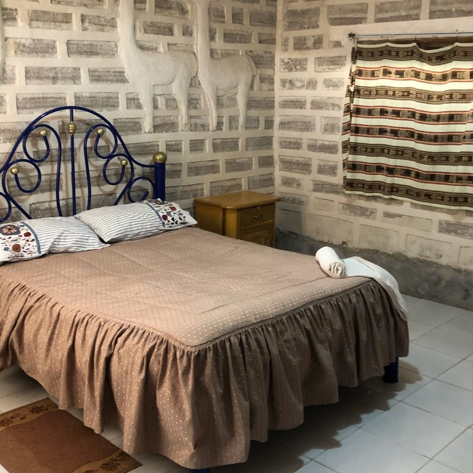Quarto com paredes de blocos de sal